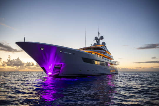 ASIA 61M Royal Hakvoort