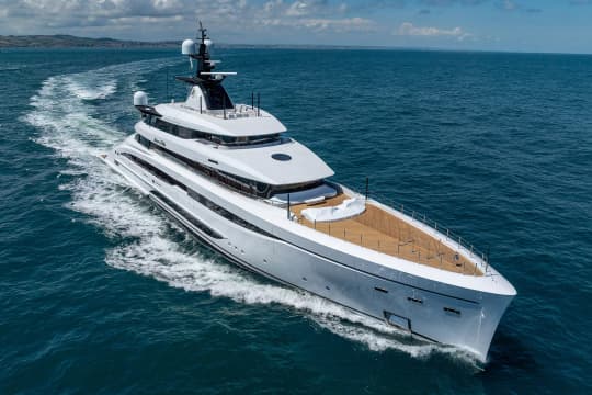 AMOR à VIDA Yacht Charter