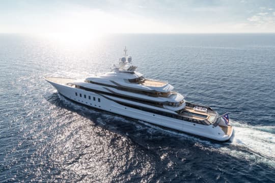 CC-SUMMER Superyacht charter amenities