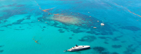 UTOPIA IV Bahamas charter discount