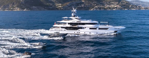 Luxury super yacht ENTOURAGE Admiral 46m for sale