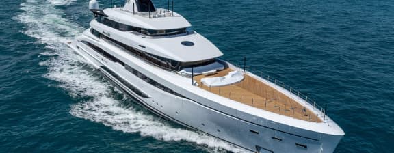 AMOR à VIDA Yacht Charter