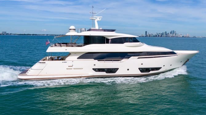 92ft CUSTOM LINE yacht 2015 CUSTOM LINE NAVETTA 28 u2014 exterior