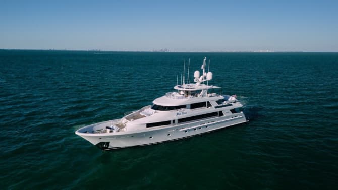 130ft WESTPORT yacht BLUE TIME u2014 exterior