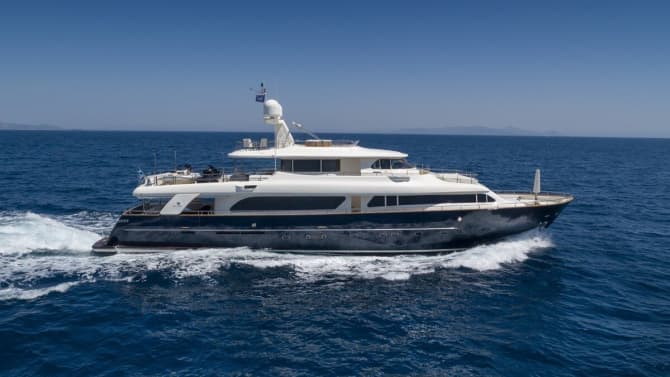 101ft CUSTOM LINE yacht HAG u2014 exterior