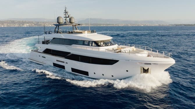 108ft CUSTOM LINE yacht HAIAMI u2014 exterior