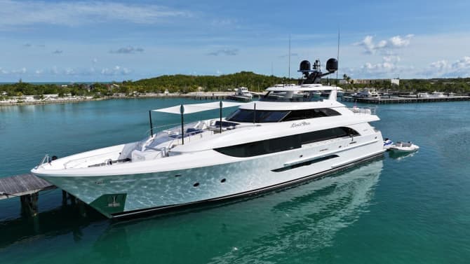 125ft WESTPORT yacht LION’S DEN u2014 exterior