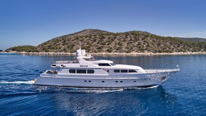 115ft CODECASA yacht MILOS AT SEA u2014 exterior