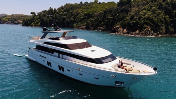 95ft SANLORENZO YACHTS yacht MUMA u2014 my muma view from starboard