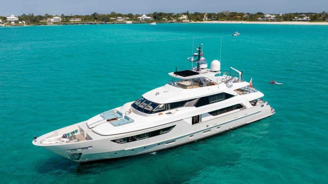 125ft SANLORENZO YACHTS yacht PREMURA u2014 exterior