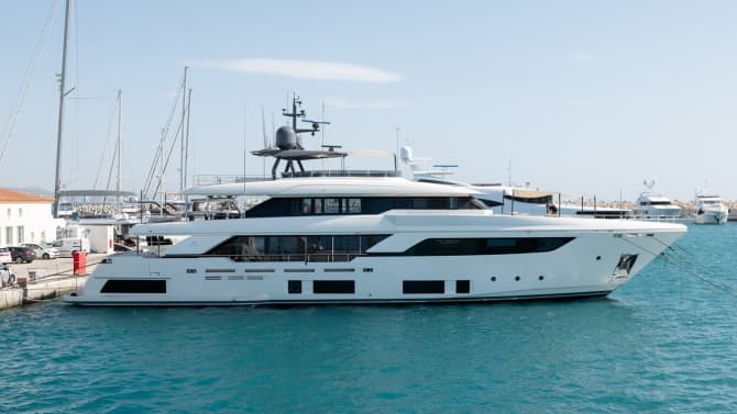 121ft FERRETTI CUSTOM LINE yacht WILLPOWER u2014 exterior