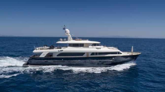 101ft CUSTOM LINE yacht HAG u2014 exterior