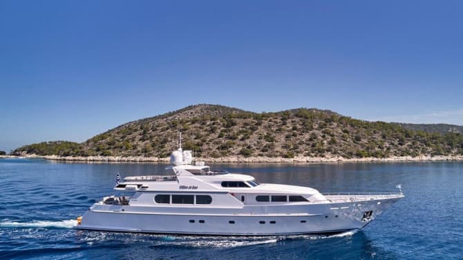 115ft CODECASA yacht MILOS AT SEA u2014 exterior