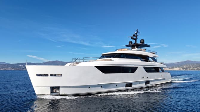 117ft SANLORENZO YACHTS yacht PENTA u2014 exterior