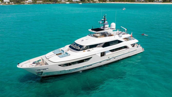 125ft SANLORENZO YACHTS yacht PREMURA u2014 exterior