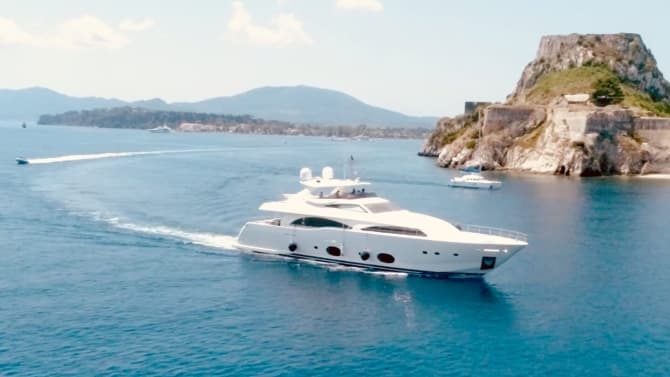 97ft FERRETTI CUSTOM LINE yacht THIRTEEN u2014 exterior