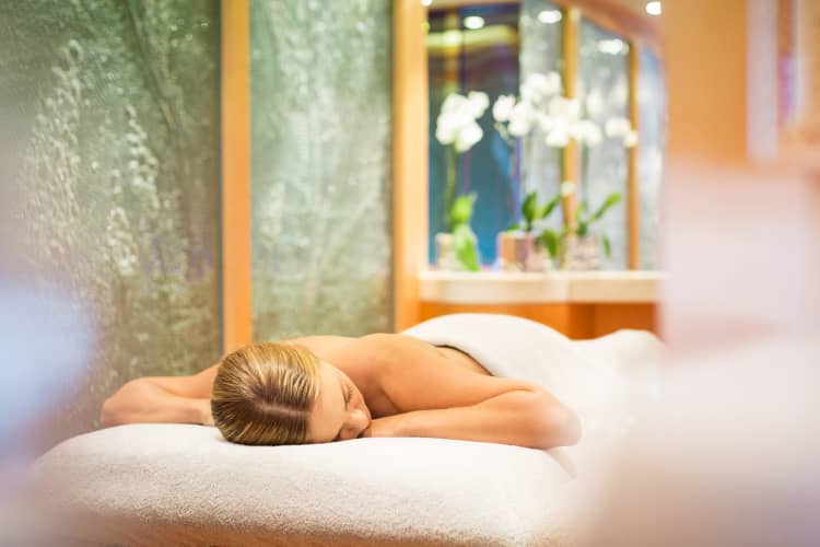 CC-SUMMER Relaxing Massage treatments on a yacht charter