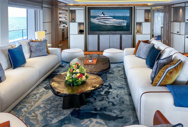 AMOR-A-VIDA Yacht Charter