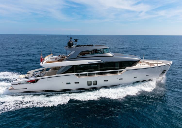 BELLE DE NUIT yacht charter