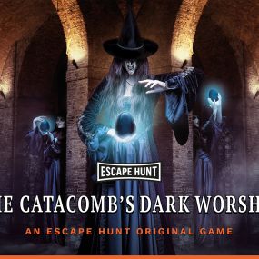 Le Cercle Noir Des Catacombes [The Catacomb's Dark Worship]