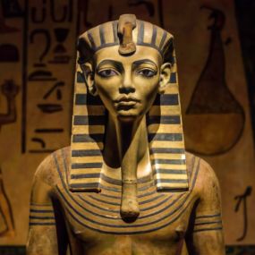 El Misterio de Nefertiti [The Mystery of Nefertiti]