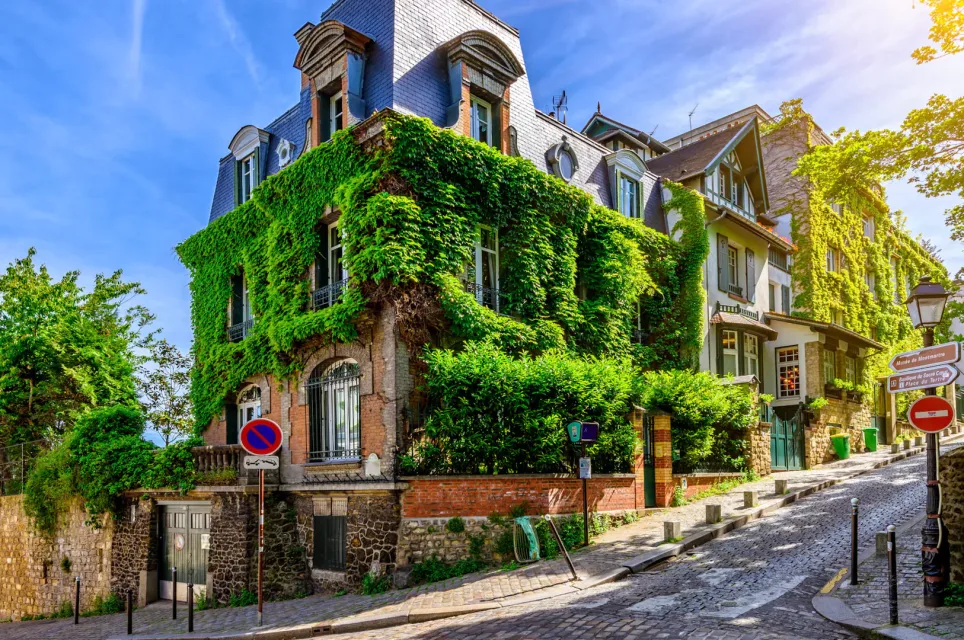 Revolutions of Montmartre [Outdoor]
