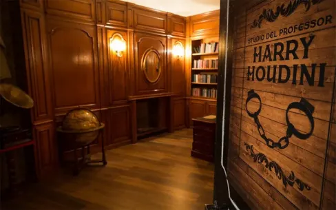 Lo Studio Di Harry Houdini [Harry Houdini's Office]