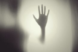 Entre Deux Mondes [Between Two Worlds]