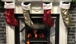 Saving Christmas [Online]