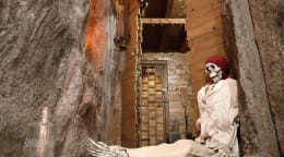 Pillage De La Grotte Maudite [Pillage Of The Cursed Cave]