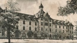 La Cuatrocientos Dos