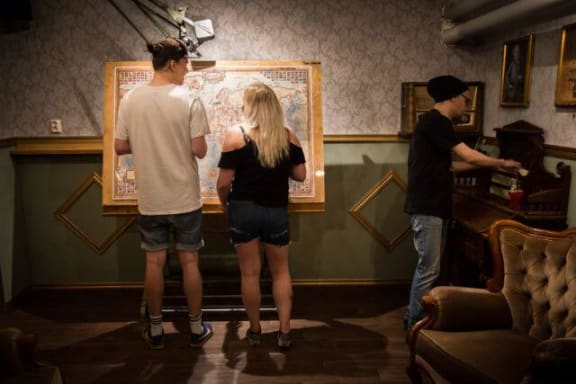 Matka maailman ympäri [Around the World]