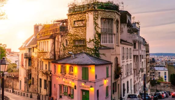 Revolutions of Montmartre [Outdoor]