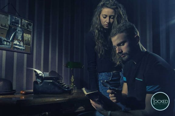 Ποιος Σκότωσε Τον Detective John Monroe [Who Killed John Monroe ?]