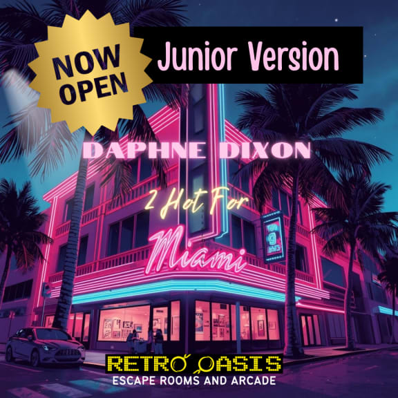 Daphne Dixon: 2 Hot in Miami