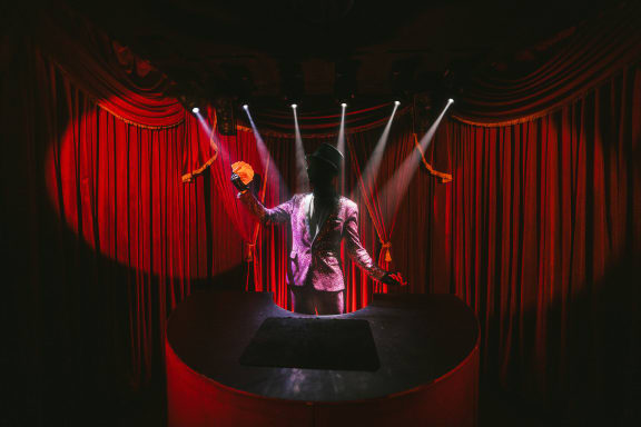 Le Magicien De Paris [The Magician Of Paris]