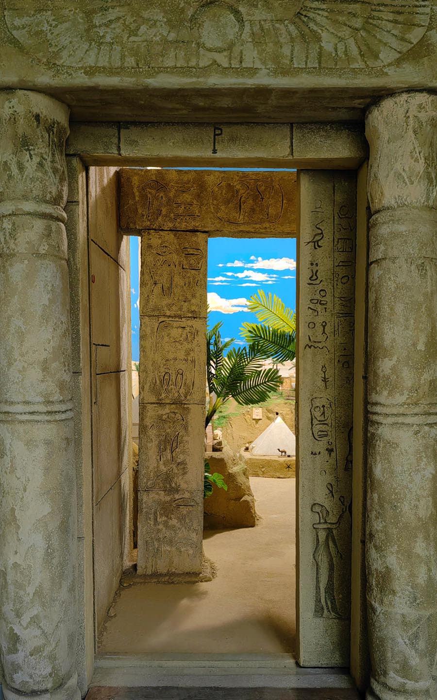 Ghicitorile Sfinxului [Riddles of the Sphinx]