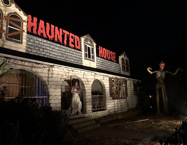 The Haunted Amusement Park [prev. Scotty's Scare Trail]