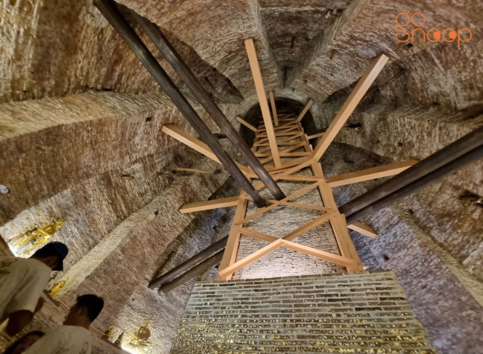 The Lady of Kudi Chin [Outdoor]