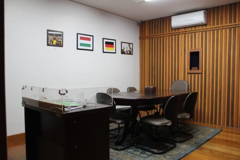 A Taça do Mundo é Nossa [World Cup Theft]