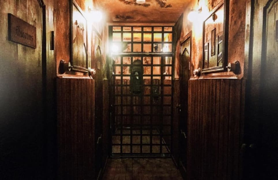 Das Verlassene Waisenhaus [The Lost Orphanage]