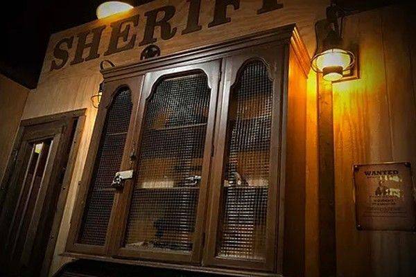 Evans & Sontag Jail Cell Escape