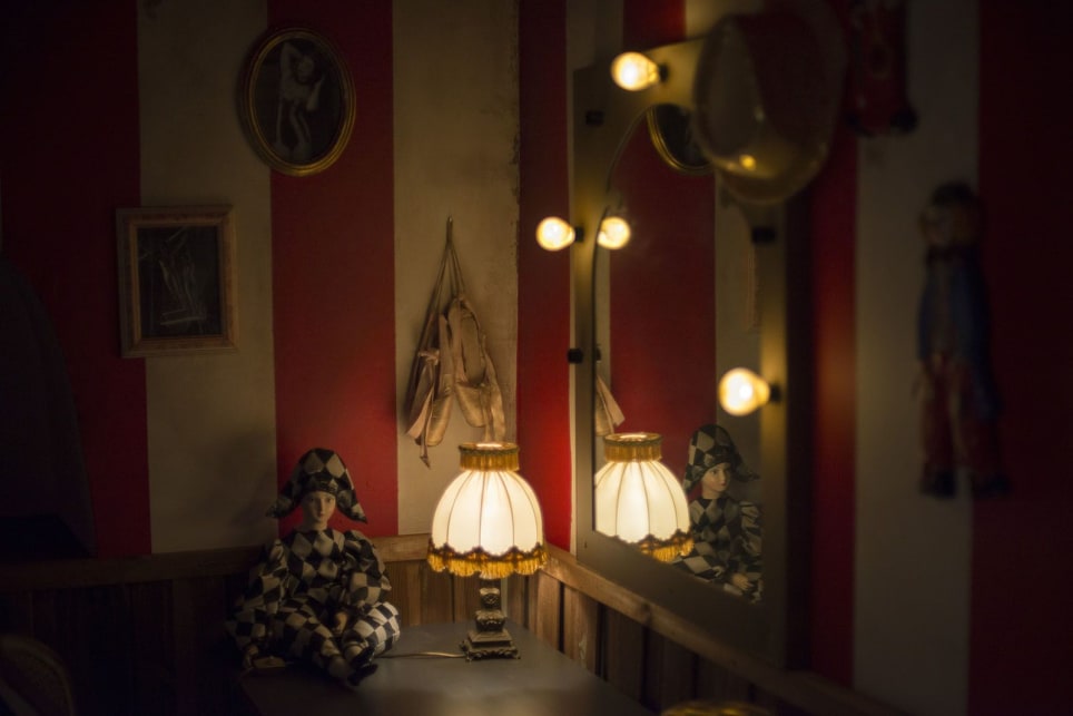 El Circo de los Extraños [The Circus Of Strangers]