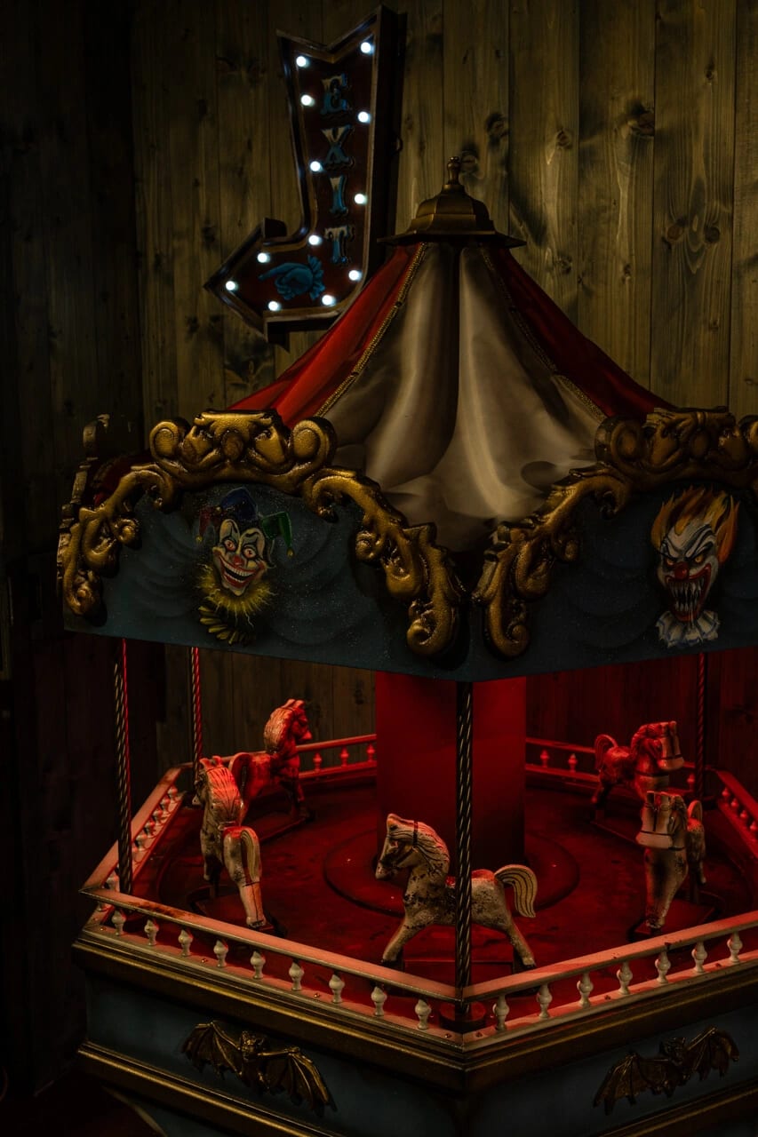 Zlovestný Cirkus [Sinister Circus]