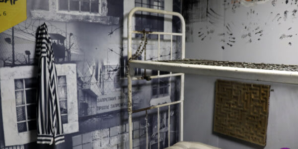 Тюремная камера [Prison Cell]