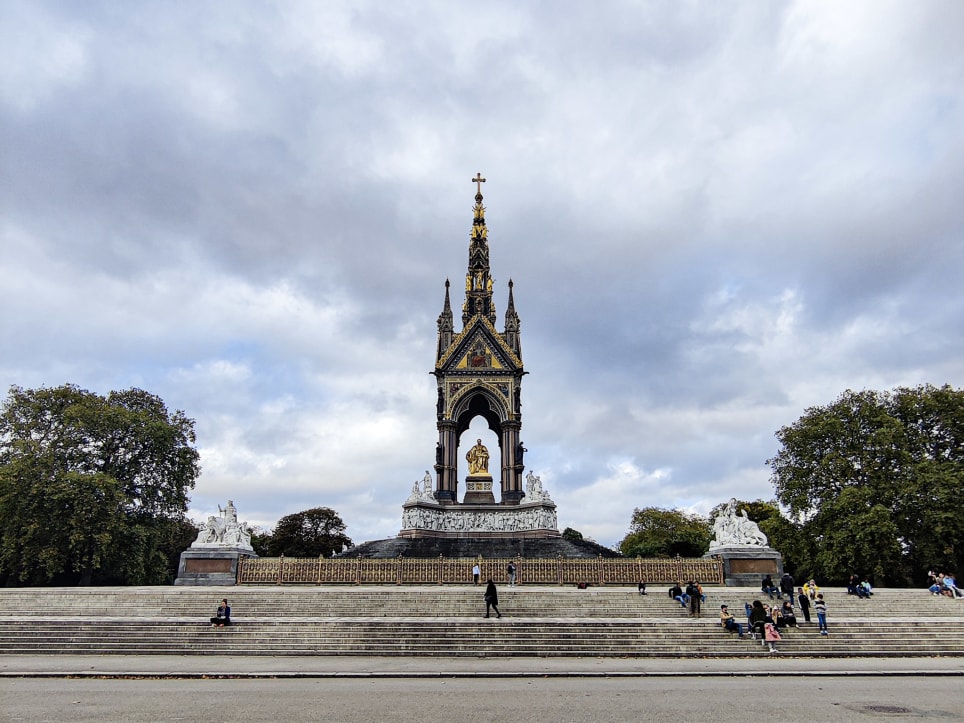 Mysterious Mews [Outdoor]