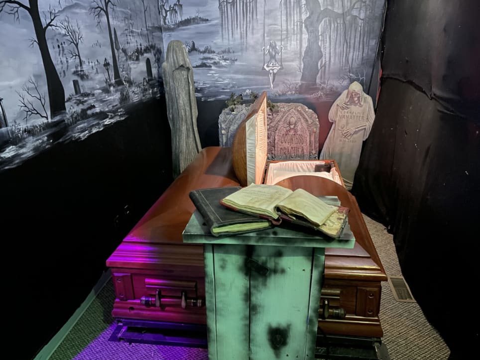 A Spooky Night Of Fun! - Coffin Simulator Ride