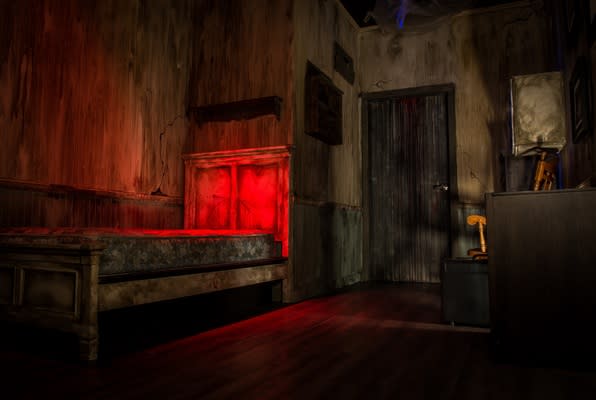 Escape the Darkest Hour: Torture Chamber