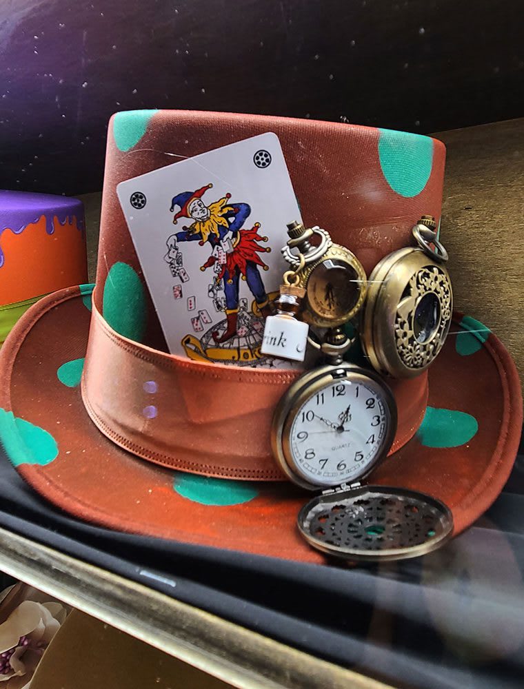 A Kalapos [The Hatter]