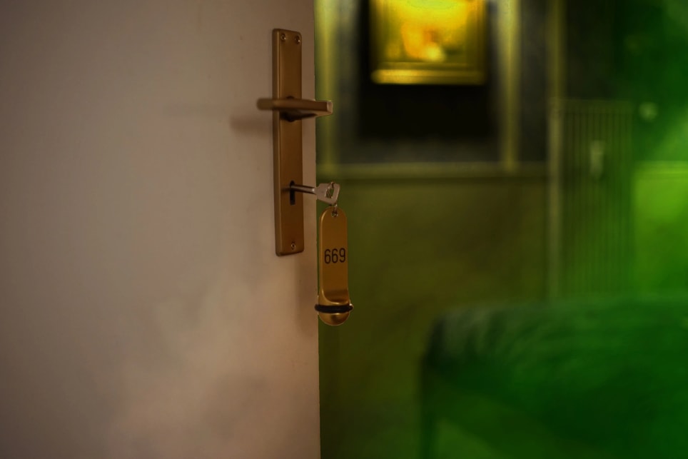 Zimmer 669 [Room 669]